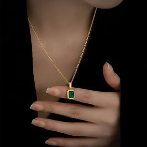Fashion Gold Green Pendant Necklace